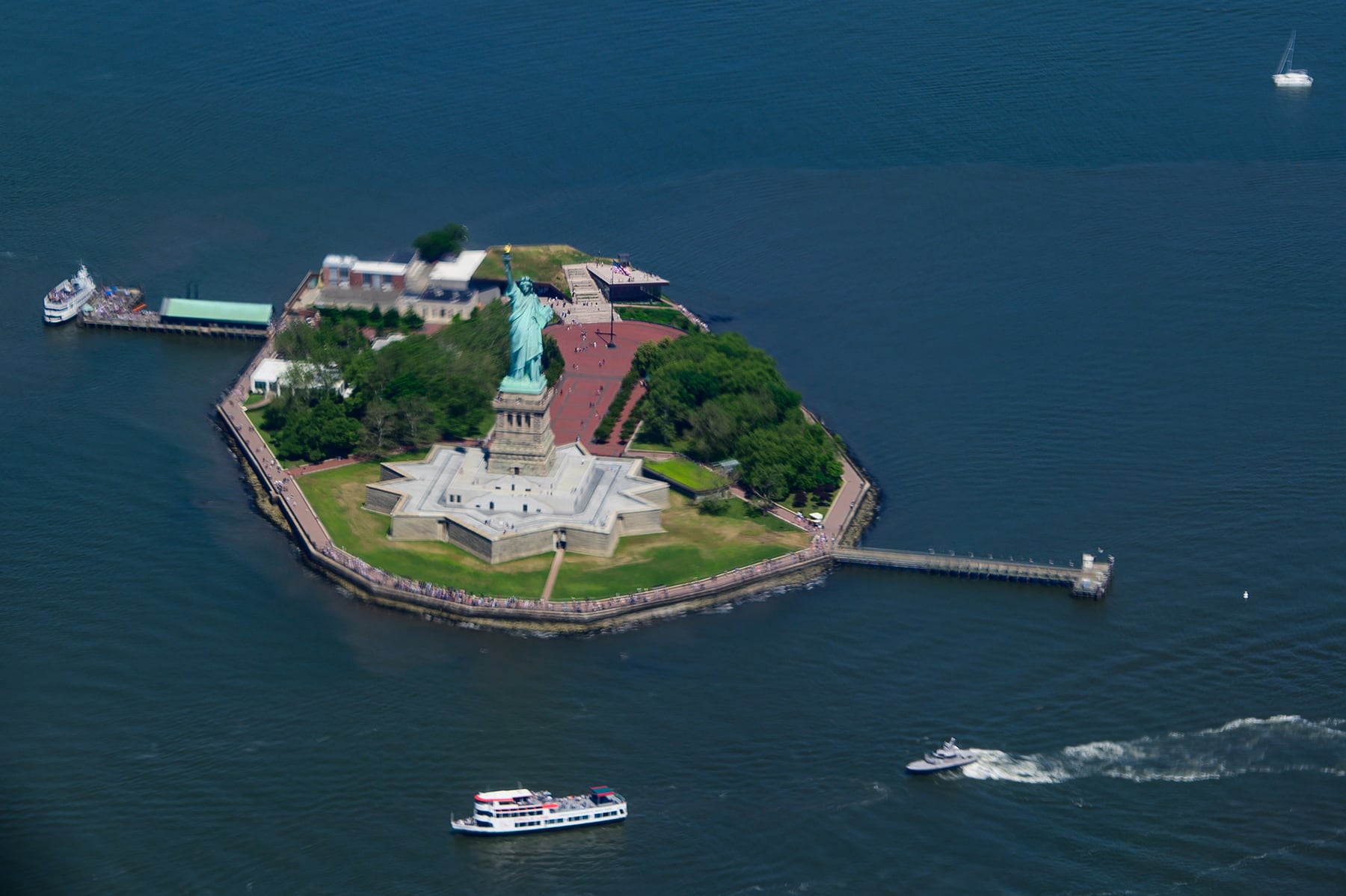 Two Dead, Including Infant, After Boat Capsizes in New York Harbor