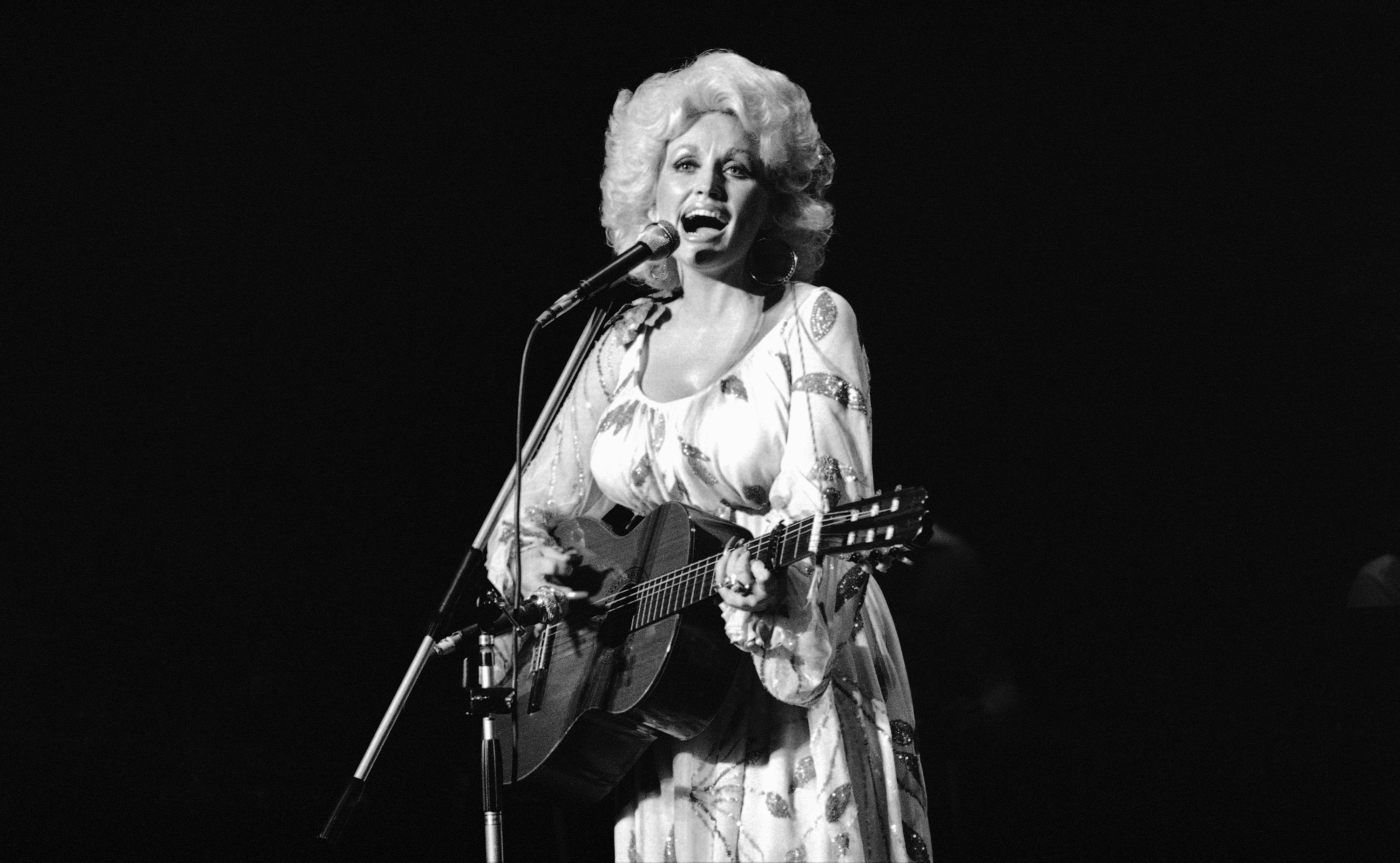 Dolly Parton Sued Texas Radio Station for Unpaid Wages in 1976