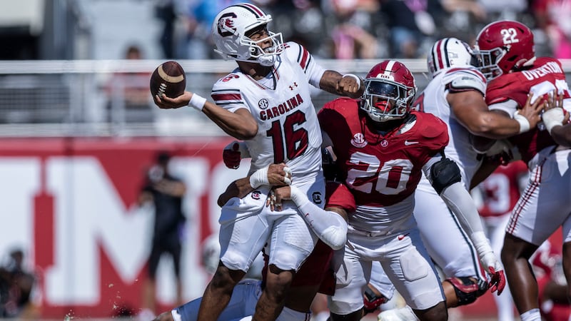 Alabama linebacker Jihaad Campbell hits South Carolina quarterback LaNorris Sellers (16) and...