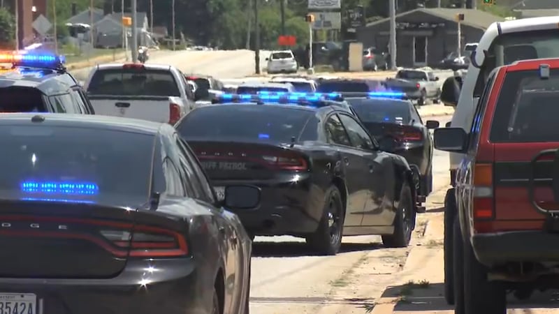 Deputies responding to warrant service along busy Greenville road