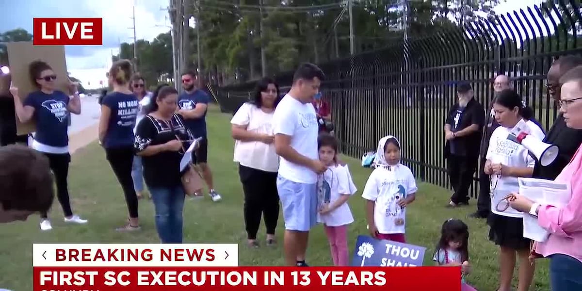 Execution Spectators Groups protest death penalty ahead of inmate’s execution
