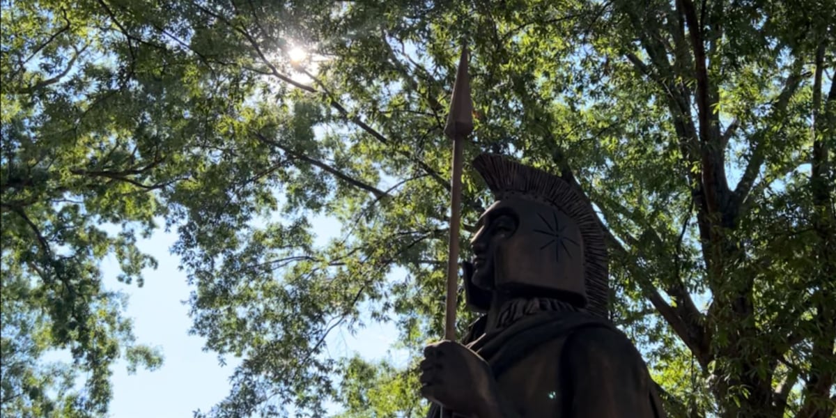 यूएससी अपस्टेट एथलेटिक्स महिला ध्वज फुटबॉल, एक एनसीएए उभरता हुआ खेल, को 18वें विश्वविद्यालय खेल की पेशकश के रूप में जोड़ेगा