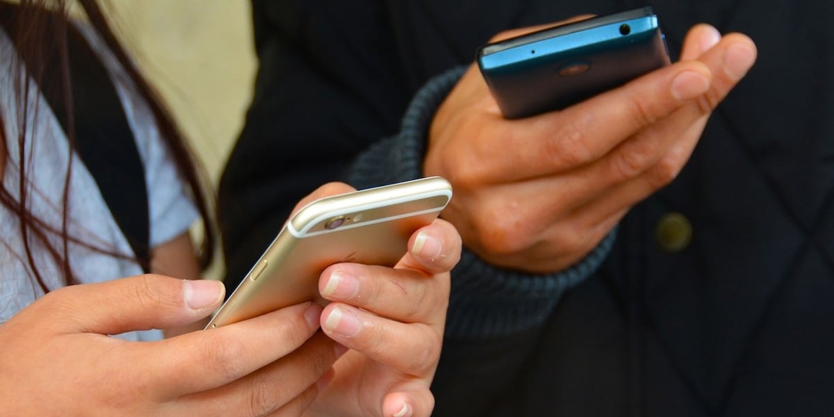 Cell phone use to be banned in SC schools by 2025