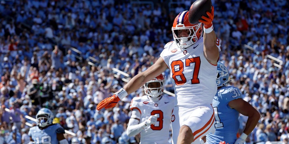 Clemson Races to 38-10 Win at North Carolina