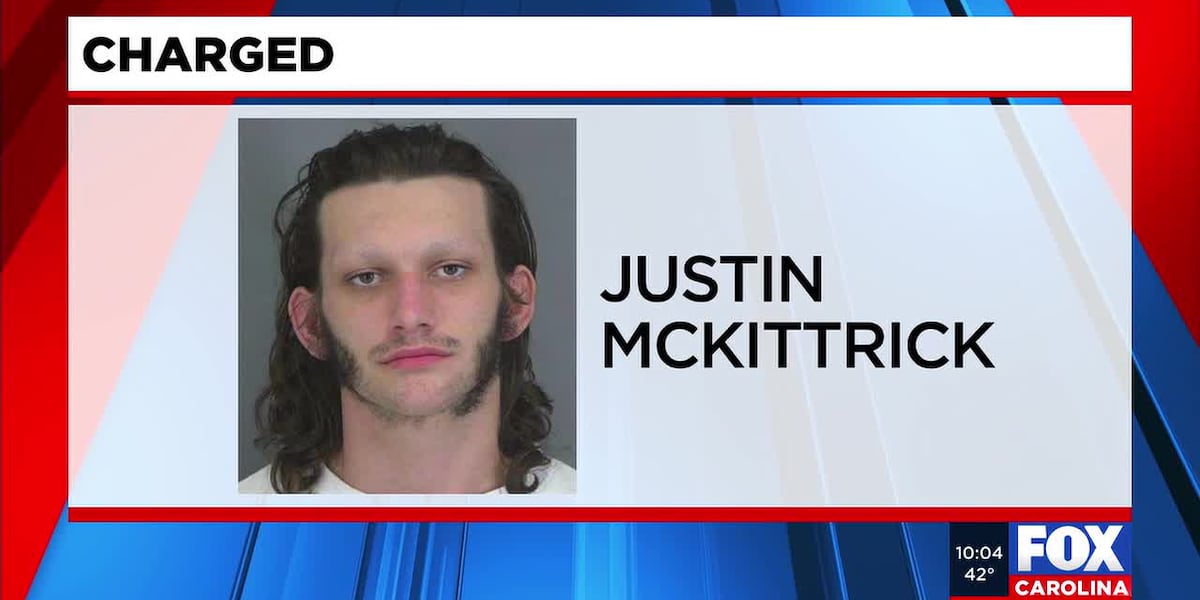 Man charged with kidnapping, assaulting mother at Spartanburg shopping center